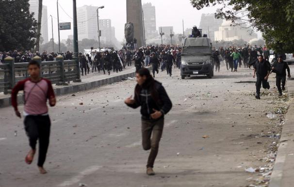 Se reanudan los choques entre manifestantes y fuerzas del orden en El Cairo