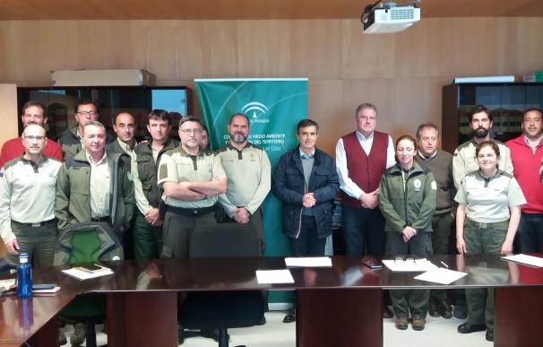 Responsables de la Estrategia Andaluza contra el Veneno se reúnen con agentes de Medio Ambiente