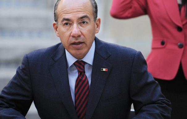 Calderón obtiene en Davos una inversión de 100 millones de dólares de Magna