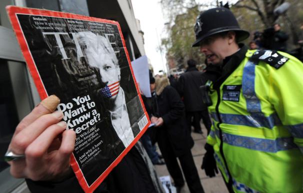 Cinco detenidos en el Reino Unido por ataques cibernéticos en favor de Wikileaks