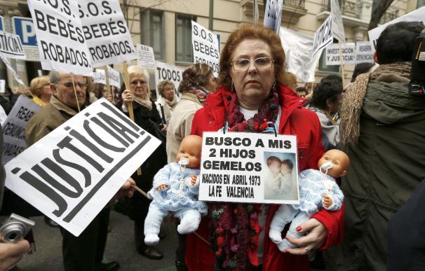 "Hay Sor Marías en toda España", claman en Madrid afectados por niños robados