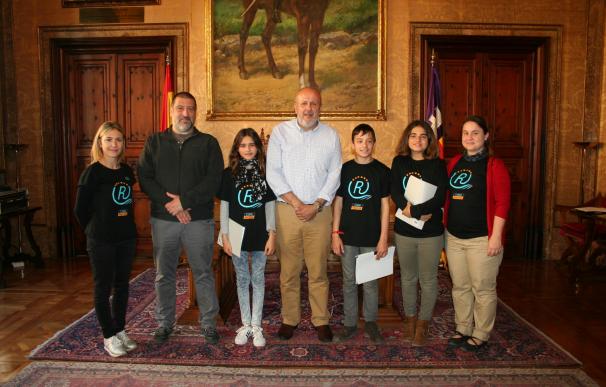 El proyecto solidario con los refugiados del IES Binissalem llega al Consell de Mallorca