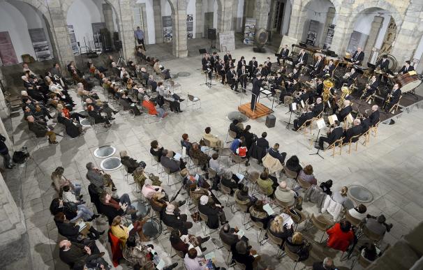 El Parlamento de Cantabria dedica a los creadores cántabros el 38 aniversario de la Constitución Española