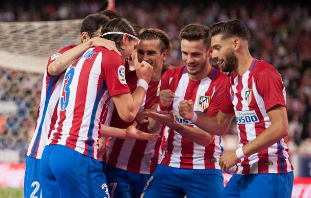 Los jugadores del Atlético celebran el gol de Filipe Luis