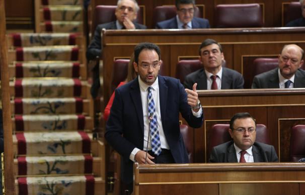 El PSOE exige al Gobierno una subida del SMI del 8% para apoyar el objetivo de déficit