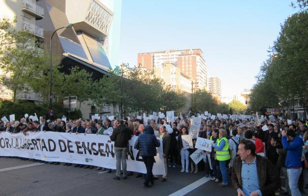 La concertada sale a la calle para pedir al Gobierno de Aragón que reconsidere el cierre de unidades en estos centros
