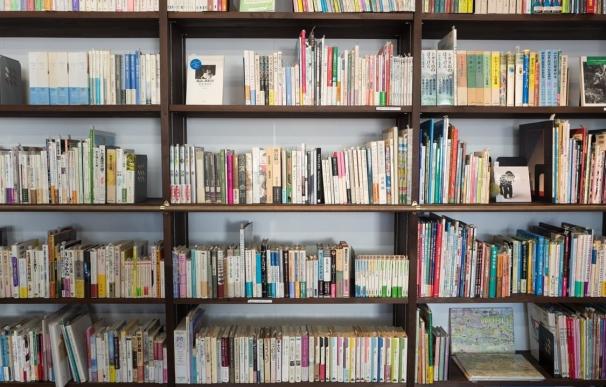 Los alumnos gallegos son los que más libros tienen en casa y los cántabros están en la media, según PISA