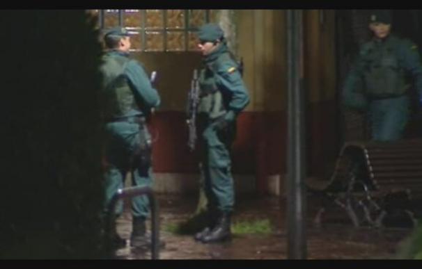 Las fuerzas de seguridad investigan si los presuntos etarras detenidos hoy asesoraron a las FARC