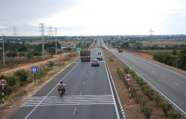 (Ampl.) Abertis entra en India al comprar dos autopistas por 128 millones