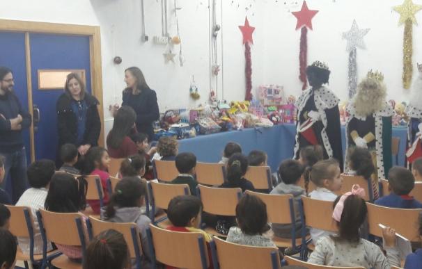 Los colegios de La Chanca y el Puche promueven paz y solidaridad con sus actividades navideñas