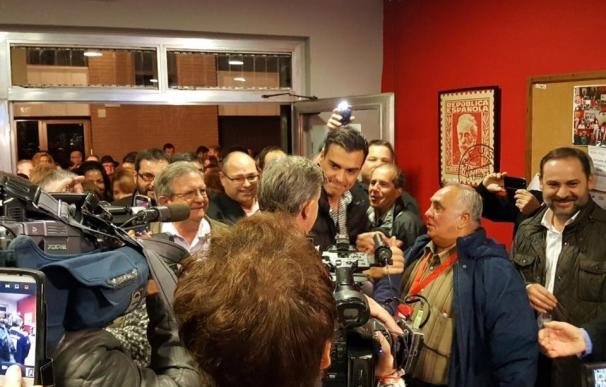 Medio centenar de 'críticos' del PSOE se reúnen en Madrid para pulsar el apoyo a Pedro Sánchez