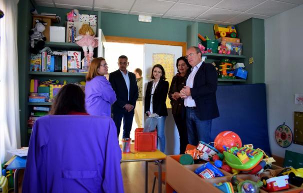 Monago destaca la "labor fundamental para la integración" que realizan colectivos como Apnaba en Badajoz