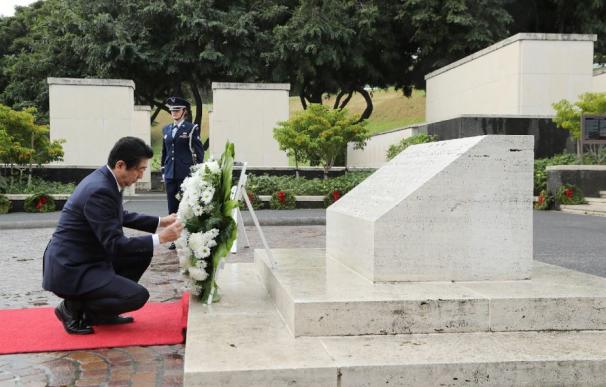 Shinzo Abe homenajea en Hawai a los soldados estadounidenses muertos en el ataque de Pearl Harbor