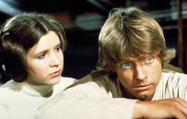 Los actores que interpretaron a Luke Skywalker y C3PO lamentan la muerte de Carrie Fisher, la princesa Leia