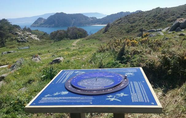 La Xunta instala cuatro planisferios en las islas atlánticas para seguir impulsando el turismo astronómico