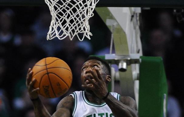 Los Celtics dejan líderes a los Heat, sin jugar; los Bulls presionan