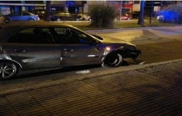 Un conductor que cuadruplicaba la tasa de alcohol choca contra un árbol en Badajoz