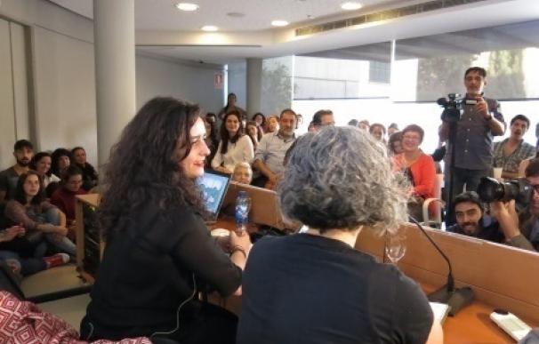 La feminista Irantzu Varela imparte una conferencia sobre el amor romántico y la violencia de género