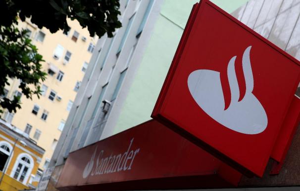 Santander capta 7.500 millones y lo paga con una caída del 14 % en bolsa