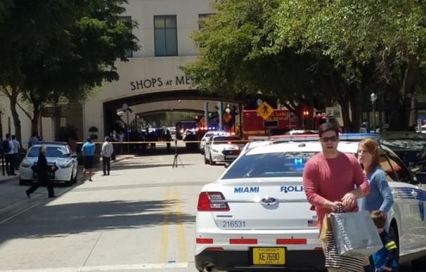 El tiroteo se ha producido en un centro comercial de Coral Gables.