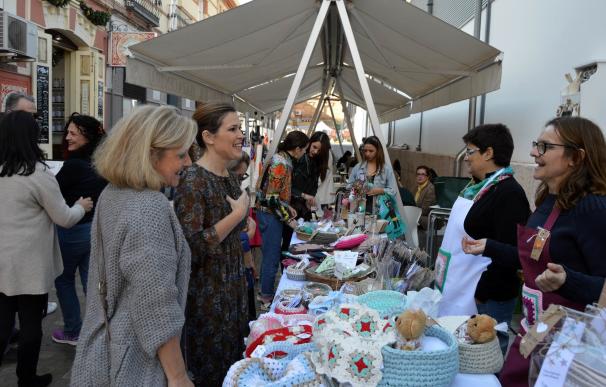 El entorno del Mercado Central de la capital acoge el encuentro 'Gastro Art' con más de 80 puestos