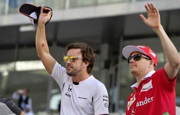 Alonso (izquierda) junto a Raikkonen (derecha) durante la temporada.