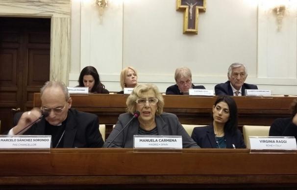 Manuela Carmena y otros alcaldes proponen en el Vaticano corredores humanitarios para los refugiados