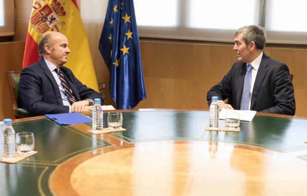 Clavijo dice que De Guindos tiene interés por viajar a Canarias para conocer de cerca las inversiones del Gobierno