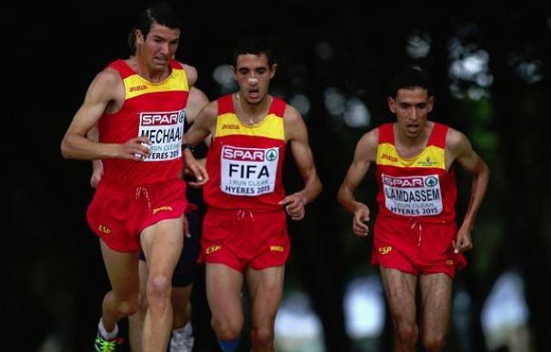 Ilias Fifa (en el medio) compitiendo en el cross country 2015.