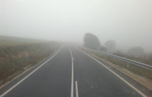 La niebla dificulta la visibilidad en siete tramos de carreteras de Castilla y León
