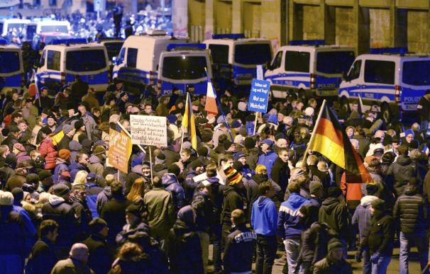 Unos 15.000 manifestantes secundan la nueva marcha islamófoba en Dresde