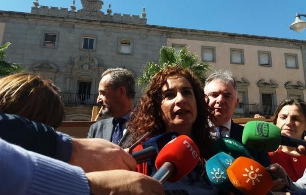 Montero lamenta que Hernando (PP) "desprecie" a Andalucía y "mienta" porque "no son 1.000 millones más sino 460"