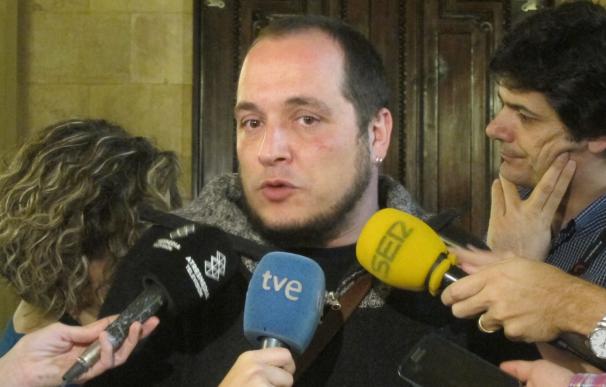 El PP exige que David Fernández no colabore en medios públicos por el ataque a su sede