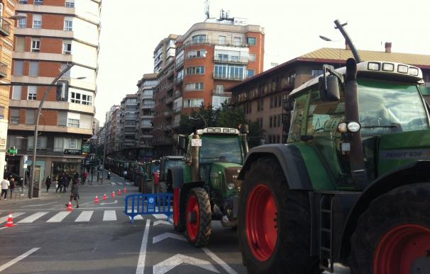 Los agricultores mantienen el bloqueo del tráfico en Murcia hasta que el Gobierno central escuche sus demandas