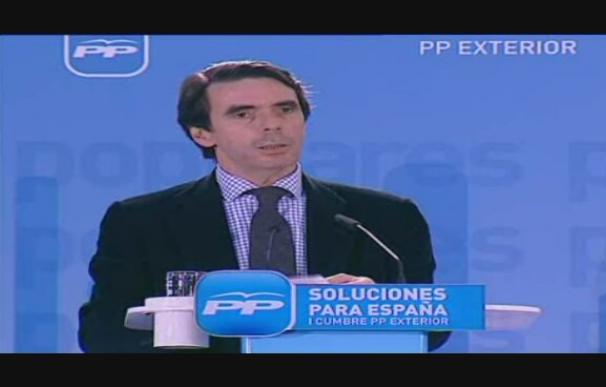 Aznar afirma que ETA y Batasuna son una y sólo quieren sentarse en las instituciones