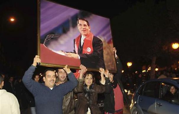 El presidente tunecino cesa a su Gobierno y convoca elecciones