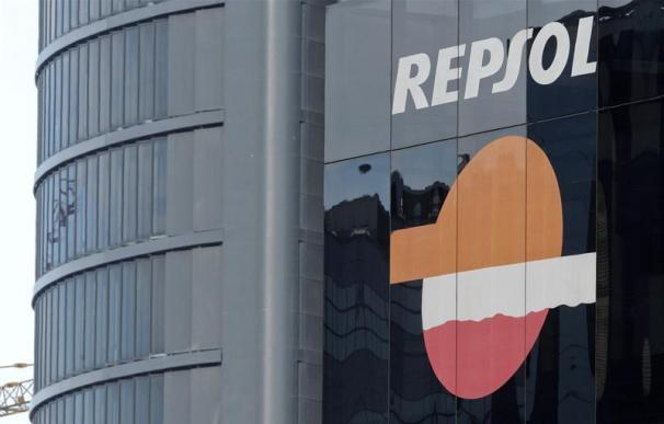Repsol, suspendida tras anunciar la venta del 5% de su capital