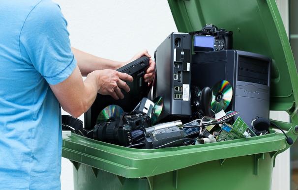 La Diputación firma el convenio marco para reciclar residuos de aparatos eléctricos o electrónicos