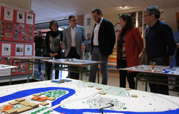Puente comparte con alumnos del IES Condesa Eylo la importancia del modelo de "ciudad compacta" que defiende