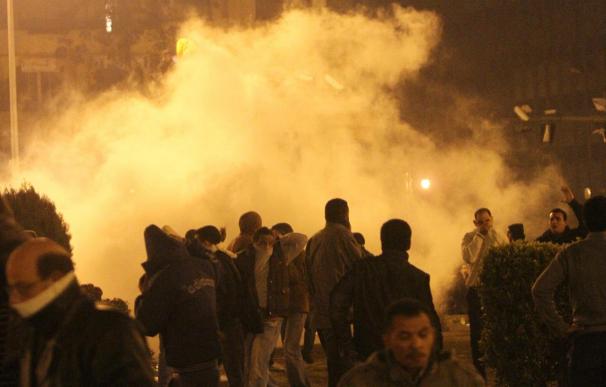 La violencia se extiende en las protestas contra el régimen de Mubarak