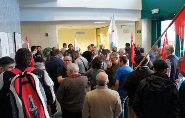 Jubilados ocupan oficinas de la Seguridad Social en Vigo para protestar contra el deterioro de las pensiones