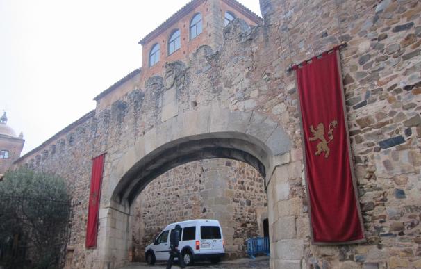La lluvia no impide el rodaje de Juego de Tronos en Cáceres con un casco histórico blindado y cerrado al público