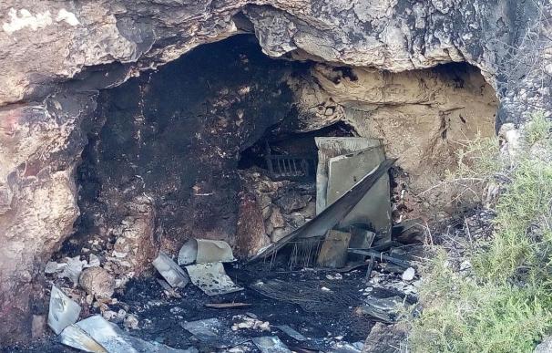 Internamiento en régimen cerrado para dos de los cinco implicados en el incendio de la cueva en La Molineta (Almería)