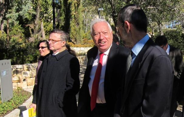 Margallo recuerda a las víctimas judías de los atentados de París en el Museo del Holocausto de Jerusalén