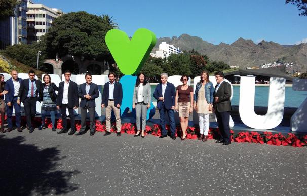 La nueva marca de Santa Cruz de Tenerife ya luce en la Plaza de España