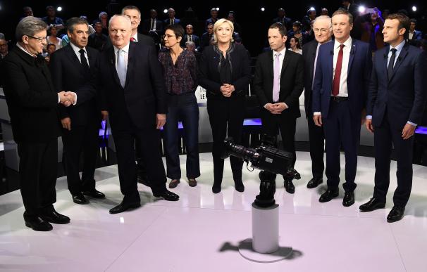 Macron ataca a Le Pen en el debate por querer salir del euro y provocar una guerra económica