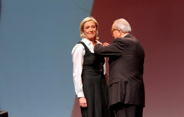 Marine Le Pen asume la presidencia del Frente Nacional en busca de nuevos electores