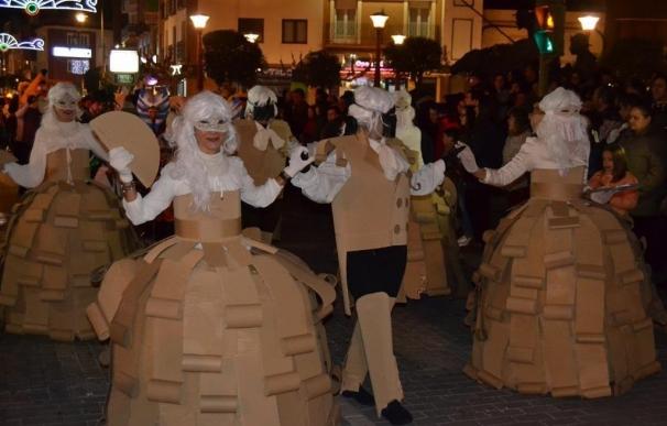 'Buscando a Pablo', 'Redfood' y 'Las Damas Cartuan', ganadores del Desfile de Máscaras del Carnavalcázar