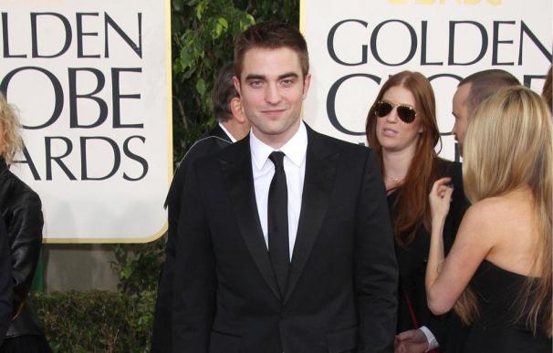 Kristen Stewart y Robert Pattinson, de fiesta tras los Globos de Oro