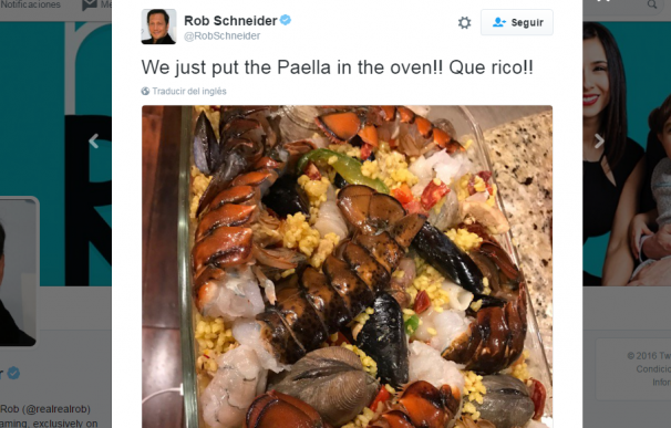 La paella de Rob Schneider vuelve a crear controversia en las redes sociales